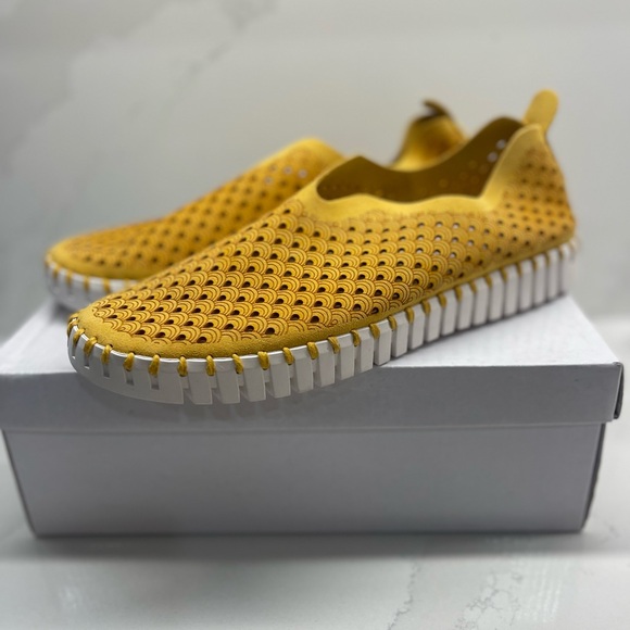 Womens Isle Jacobsen shoes in yellow. New and excellent condition. Never worn. - Picture 7 of 7